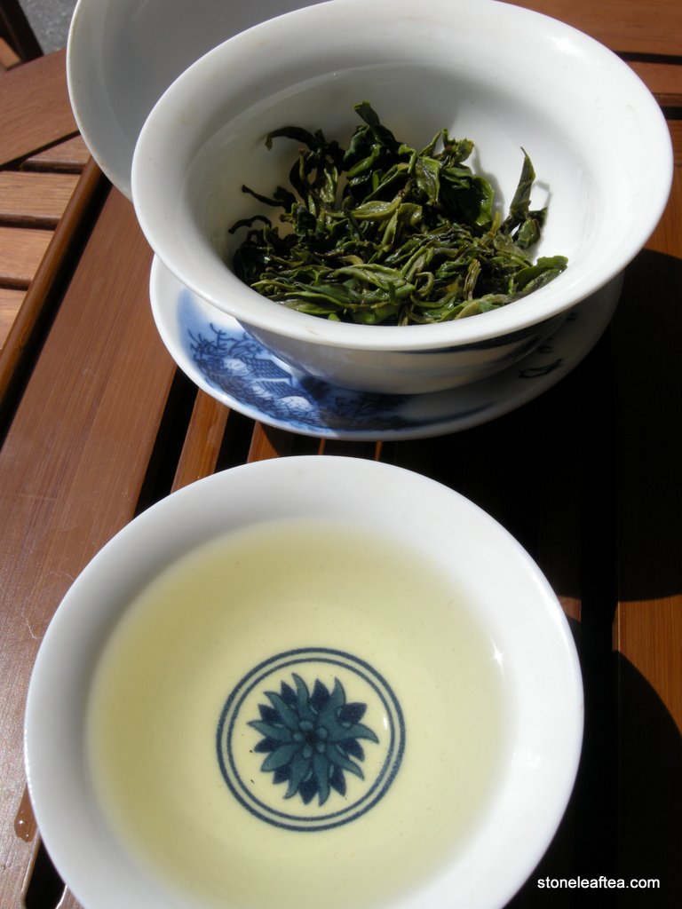 How to Make Loose Leaf Oolong Tea in a Gai Wan